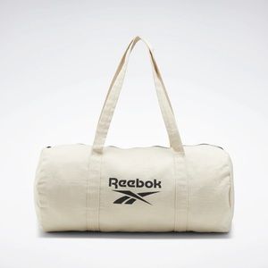 ⭐️Reebok zipped duffel bag ⭐️NWOT